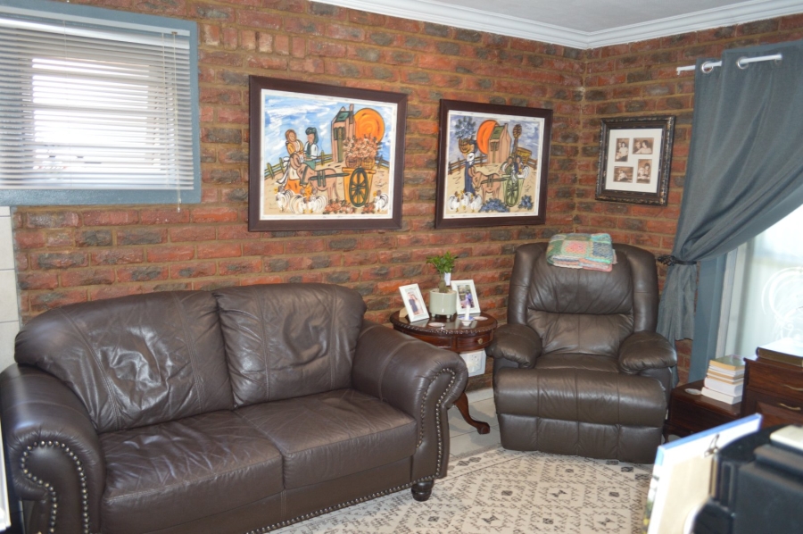6 Bedroom Property for Sale in Doringkruin North West